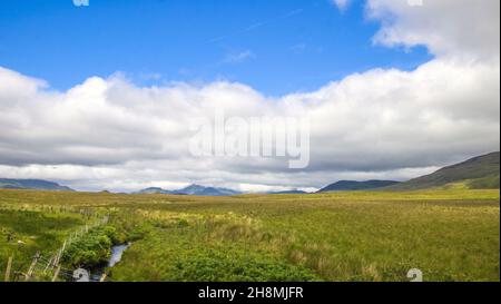 Paesaggi del Connemara e del Parco Nazionale di Killarney, montagne del Parco, paesaggi di Killarney e Connemara alla luce del sole, Irlanda Foto Stock