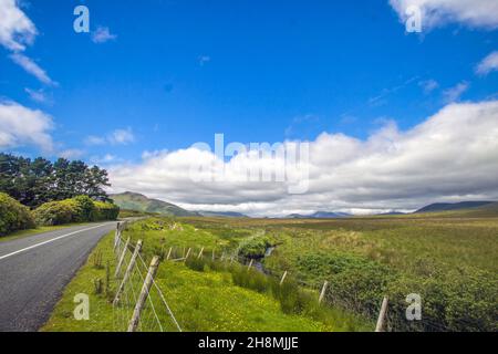 Paesaggi del Connemara e del Parco Nazionale di Killarney, montagne del Parco, paesaggi di Killarney e Connemara alla luce del sole, Irlanda Foto Stock