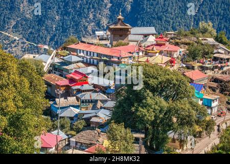 Veduta aerea del villaggio di Kalpa nella città di Himalaya a Himachal Pradesh India Foto Stock