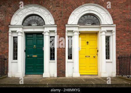 Porte tipiche nella città di Dublino Foto Stock