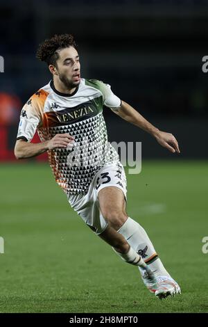 Bergamo, Italia. 30 Nov 2021. Sofian Kiyine (Venezia FC) durante Atalanta BC vs Venezia FC, Serie italiana di calcio A a a Bergamo, Italia, Novembre 30 2021 Credit: Agenzia fotografica indipendente/Alamy Live News Foto Stock