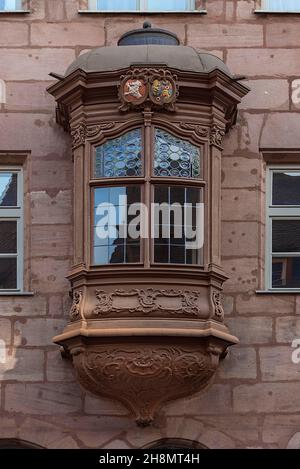 Oriel storico su casa residenziale, Norimberga, Medio Franconia, Baviera, Germania Foto Stock