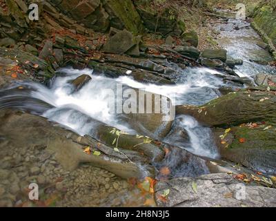 Cascata Szepit, torrente Hylaty, Monti Bieszczady, Bieszczady, Zatwarnica, La regione più selvaggia della Polonia, paesaggi boschivi unici, la Polonia Foto Stock