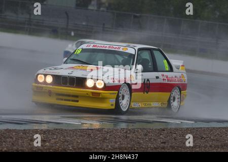 Corse in pioggia e spray, Mark Smith, Arran Moulton-Smith, BMW E30 M3, Historic Touring Car Challenge, Htcc, combinato con il Tony Dron Trophy per to Foto Stock