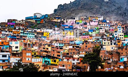 Edifici di slum a Lima, Perù Foto Stock