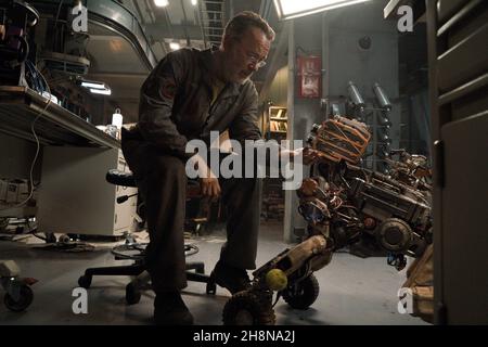 TOM HANKS in FINCH (2021), diretto da MIGUEL SAPOCHNIK. Credit: ImageMovers / Amblin Entertainment / Album Foto Stock