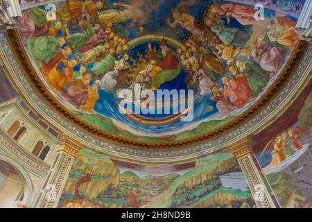 SPOLETO, 7 AGOSTO 2021: Interno della cupola del Duomo Foto Stock