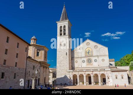 SPOLETO, ITALIA, 7 AGOSTO 2021: Vista del Duomo di Spoleto Foto Stock