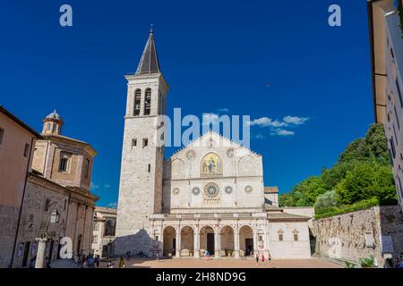 SPOLETO, ITALIA, 7 AGOSTO 2021: Vista del Duomo di Spoleto Foto Stock