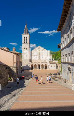 SPOLETO, ITALIA, 7 AGOSTO 2021: Vista del Duomo di Spoleto Foto Stock