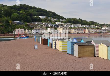 La spiaggia si affaccia sulla spiaggia di Teignmouth al Point, guardando oltre il fiume Teign verso Shaldon. Foto Stock