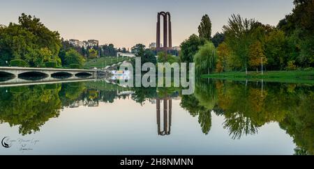BUCAREST, ROMANIA - 20 Ott 2021: Un memoriale nazionale degli eroi a Carol Park, Bucarest, Romania Foto Stock