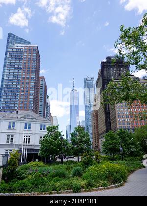 Guardando verso il One World Trade Center da Battery Park, New York. Foto Stock