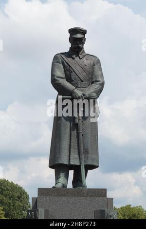 Varsavia, Polonia - Giugno 05.2021: Statue e monumenti a Varsavia - Statua di Jozef Pilsudski Foto Stock