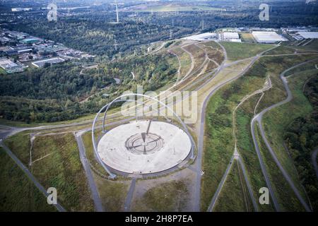 Halde Hoheward in Herten mit dem Sonnenobservatorium und einem Aussichtsturm Foto Stock