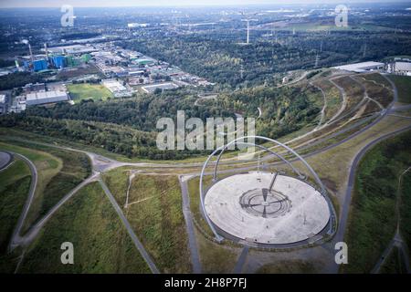 Halde Hoheward in Herten mit dem Sonnenobservatorium und einem Aussichtsturm Foto Stock