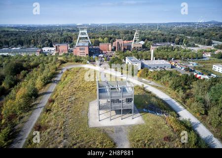 Halde Hoheward in Herten mit dem Sonnenobservatorium und einem Aussichtsturm Foto Stock