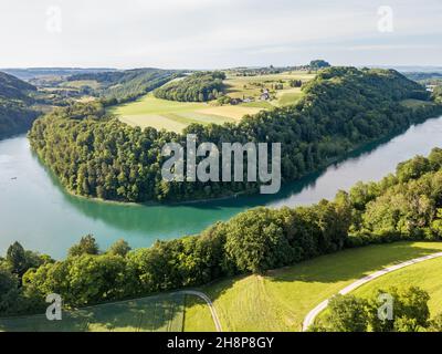 Immagine di drone della ansa del Reno e della sinusosità a Toesegg nel Cantone di Zurigo, Svizzera Foto Stock