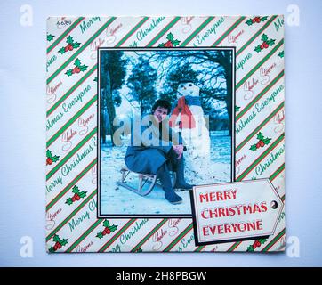 Copertina in vinile da sette pollici del popolare successo natalizio Merry Christmas Everyone di Shakin Stevens, pubblicato nel 1985 Foto Stock