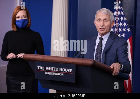 Washington, Stati Uniti. 01 dicembre 2021. Il Dr. Anthony Fauci, Chief Medical Advisor al Presidente, parla durante una conferenza stampa nella Sala Stampa Briefing di James S. Brady presso la Casa Bianca di Washington, DC il 01 dicembre 2021. (Foto di Oliver Contreras/Sipa USA) Credit: Sipa USA/Alamy Live News Foto Stock