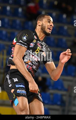 Civitanove Marche, Italia. 01 dicembre 2021. Ricardo Lucarelli Santos De Souza #8 (Cucine Lube Civitanova) durante Cucina Lube Civitanova vs Lokomotiv Novosibirsk, CEV Champions League partita di pallavolo a Civitanove Marche, Italia, Dicembre 01 2021 Credit: Agenzia fotografica indipendente/Alamy Live News Foto Stock