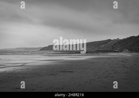 La costa dello Yorkshire vista da Robin Hood's Bay Foto Stock