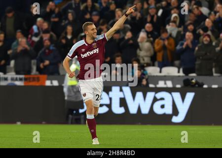 London Stadium, Londra, Regno Unito. 1 dicembre 2021. Calcio della Premier League West Ham contro Brighton e Hove Albion; Tomas Soucek del West Ham United celebra il suo punteggio per il 1-0 nel quarto minuto Credit: Action Plus Sports/Alamy Live News Foto Stock