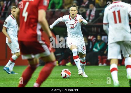 VARSAVIA, POLONIA - 15 NOVEMBRE 2021: GARA DI QUALIFICAZIONE DELLA COPPA DEL MONDO FIFA 2022 POLONIA - UNGHERIA 1:2. In azione Piotr Zielinski. Foto Stock