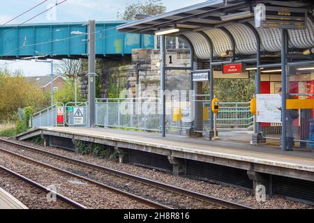 SUNDERLAND, REGNO UNITO - 06 novembre 2021: Sunderland, Regno Unito - Sabato 6 novembre 2021: Piattaforma quasi vuota allo stadio sunderland della metropolitana leggera Foto Stock