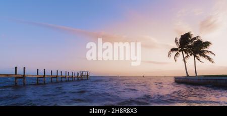 Tramonto incredibile sulla costa occidentale di Pine Island, Florida Foto Stock