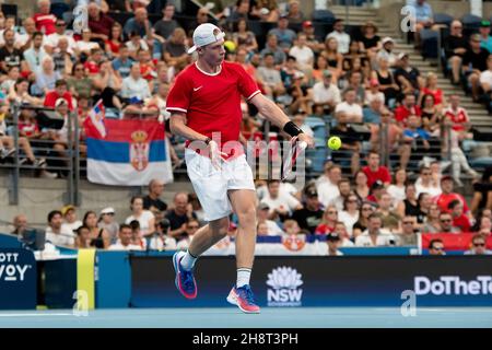 SYDNEY, AUSTRALIA - GENNAIO 10: Denis Shapovalov del Canada gioca un backhand durante il giorno otto della partita dei singoli di quarto-finale alla Coppa ATP 2020 di tennis alla Ken Rosewall Arena il 10 gennaio 2020 a Sydney, Australia. Foto Stock