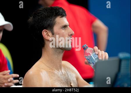 SYDNEY, AUSTRALIA - GENNAIO 11: Novak Djokovic della Serbia al cambio di fine durante il giorno nove della semi-finale single match alla ATP Cup 2020 Tennis alla Ken Rosewall Arena il 11 Gennaio 2020 a Sydney, Australia. Foto Stock