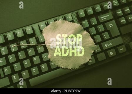 Didascalia concettuale Stop ADHD. Parola scritta su mettere alla fine il disturbo di salute mentale dei bambini iperattivi tipizzazione Hospital Records and Reports Foto Stock