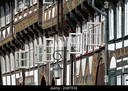 Case a graticcio con finestre aperte a Einbeck Foto Stock