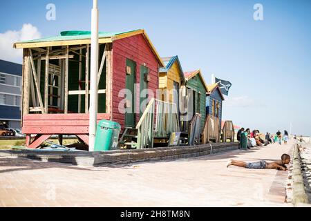 Città del Capo, Arabien Saudita. 29 novembre 2021. Città del Capo: Sudafrica il 29 novembre 2021, (Photo by Juergen Tap) Muizenberg Beach Credit: dpa/Alamy Live News Foto Stock