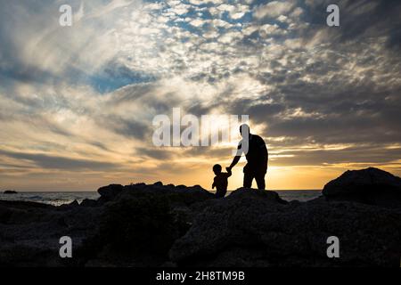 Città del Capo, Arabien Saudita. 30 Nov 2021. Città del Capo: Sudafrica il 30 novembre 2021, (Photo by Juergen Tap) Camps Bay, Città del Capo, Beach Strand, Credit: dpa/Alamy Live News Foto Stock