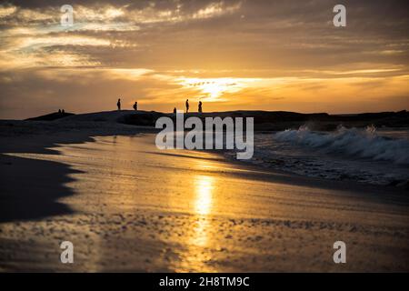 Città del Capo, Arabien Saudita. 30 Nov 2021. Città del Capo: Sudafrica il 30 novembre 2021, (Photo by Juergen Tap) Camps Bay, Città del Capo, Beach Strand, Credit: dpa/Alamy Live News Foto Stock