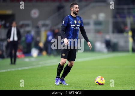 Roberto Gagliardini del FC Internazionale controlla la palla durante la Serie A partita tra FC Internazionale e Spezia Calcio allo Stadio Giuseppe Meazza il 1 dicembre 2021 a Milano. Foto Stock