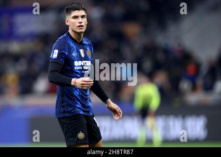Milano, Italia. 01 dicembre 2021. Joaquin Correa del FC Internazionale si presenta durante la Serie a una partita tra FC Internazionale e Spezia Calcio allo Stadio Giuseppe Meazza il 1 dicembre 2021 a Milano. Credit: Marco Canoniero/Alamy Live News Foto Stock