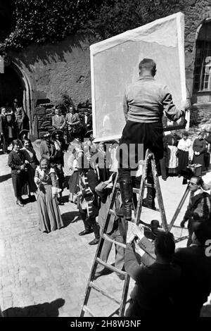 Schauspieler und Belegschaft am set für Liselotte von der Pfalz, regie: Carl Froelich, 1935. Cast e equipaggio al set della vita privata di Luigi XIV, noto anche come Liselotte del Palatinato, direttore: Carl Froelich, 1935. Foto Stock