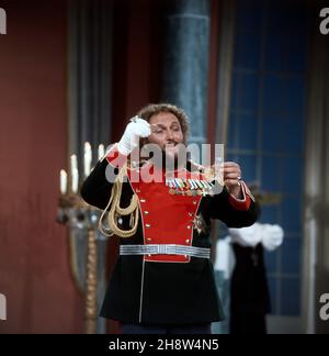 Der Letzte Walzer, Operette von Oscar Strauss, ZDF Fernsehverfilmung von 1973, Ivan Rebroff als Prinz Paul. Der Letzte Walzer, operetta di Oscar Strauss, adattamento televisivo ZDF dal 1973, Ivan Rebroff come Principe Paolo Foto Stock