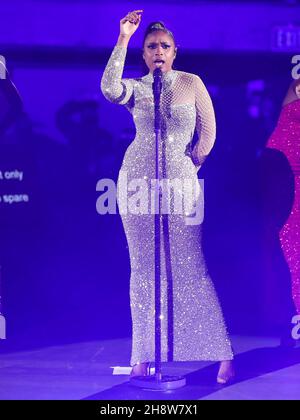 Inglewood, Stati Uniti. 01 dicembre 2021. INGLEWOOD, LOS ANGELES, CALIFORNIA, USA - DICEMBRE 01: Il cantante Jennifer Hudson si esibisce sul palco al concerto della Giornata Mondiale dell'AIDS 2021 della AHF (AIDS Healthcare Foundation) tenuto al Forum il 1 Dicembre 2021 a Inglewood, Los Angeles, California, Stati Uniti. (Foto di Xavier Collin/Image Press Agency) Credit: Image Press Agency/Alamy Live News Foto Stock