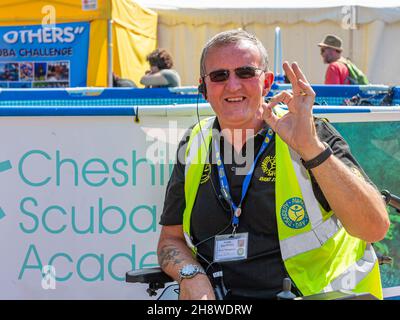 2018 - Dave Thompson MBE DL MBA Chief Executive, Senior Management presso Warrington Disability Partnership al Disability Awareness Day. Foto Stock