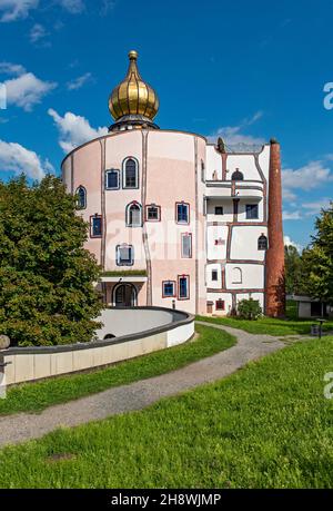 Stammhaus (casa principale) edificio del Rogner Thermal Spa and Hotel by Hundertwasser, Bad Blumau, Austria Foto Stock