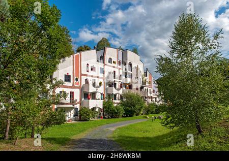 Steinhaus (Casa di pietra) edificio del Rogner Thermal Spa and Hotel progettato da Hundertwasser, Bad Blumau, Austria Foto Stock