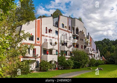 Steinhaus (Casa di pietra) edificio del Rogner Thermal Spa and Hotel progettato da Hundertwasser, Bad Blumau, Austria Foto Stock