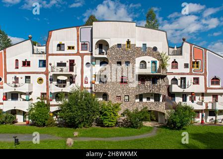 Steinhaus (Casa di pietra) edificio del Rogner Thermal Spa and Hotel progettato da Hundertwasser, Bad Blumau, Austria Foto Stock