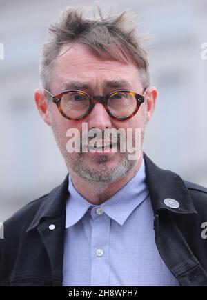 Foto del fascicolo datata 17/08/21 del portavoce del Sinn Fein Housing Eoin o Broin che ha attaccato i dati del governo sugli alloggi, avvertendo che sta presiedendo un sistema immobiliare che si prefigura di rimanere inaccessibile. Il giovedì Eoin o Broin ha detto alla Dail che una recente relazione ha suggerito che i prezzi delle case aumenteranno solo in futuro, nonostante le recenti politiche governative. Data di emissione: Giovedì 2 dicembre 2021. Foto Stock