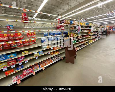 Hephzibah, GA USA - 12 02 21: Interni negozio di alimentari KJs Foto Stock