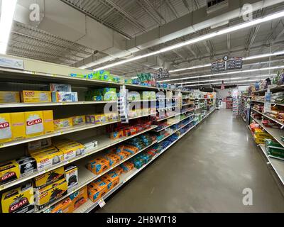 Hephzibah, GA USA - 12 02 21: Interni negozio di alimentari KJs Foto Stock